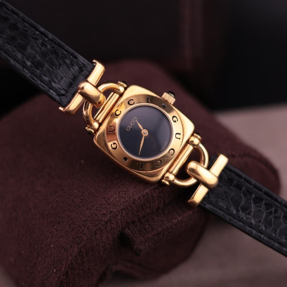 Vtg 1990s Gucci Diamantissima 6300L Watch 
Gold-Plated case w/ horsebit lugs - Picture 4 of 13